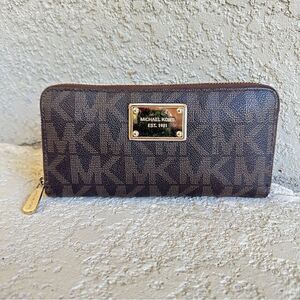 Michael Kors jet set brown & gold logo name plate zip around wallet